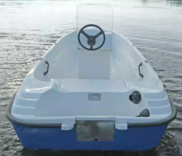 Стеклопластиковая лодка Пингвин с консолью (тримаран) в Кемерово