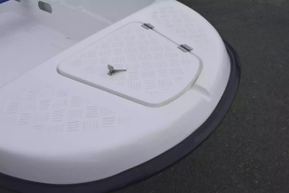 Стеклопластиковая лодка Пингвин New (тримаран) в Кемерово