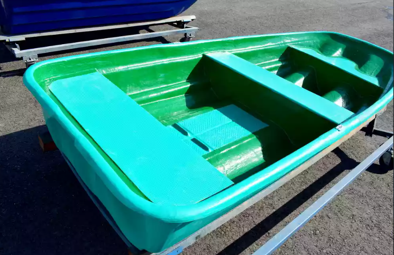 Стеклопластиковая лодка Старт (тримаран) в Кемерово