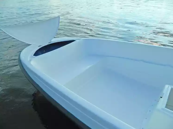 Стеклопластиковая лодка Пингвин с консолью (тримаран) в Кемерово