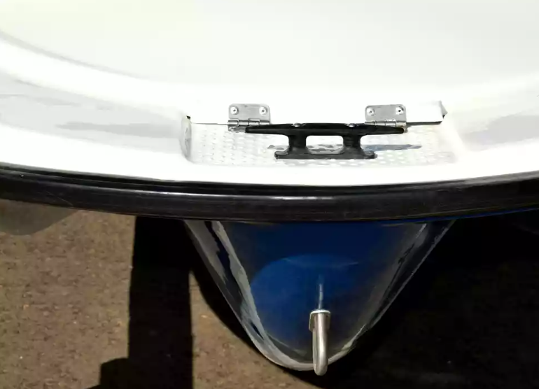 Стеклопластиковая лодка Пингвин с консолью (тримаран) в Кемерово