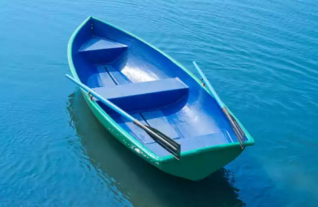 Стеклопластиковая лодка Дельфин в Кемерово