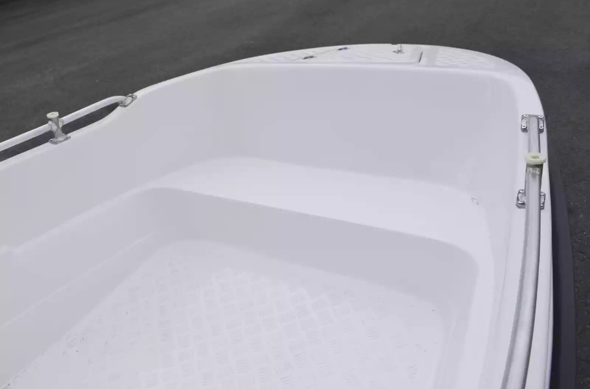 Стеклопластиковая лодка Пингвин New (тримаран) в Кемерово