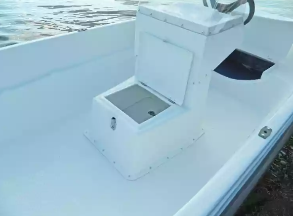 Стеклопластиковая лодка Пингвин с консолью (тримаран) в Кемерово