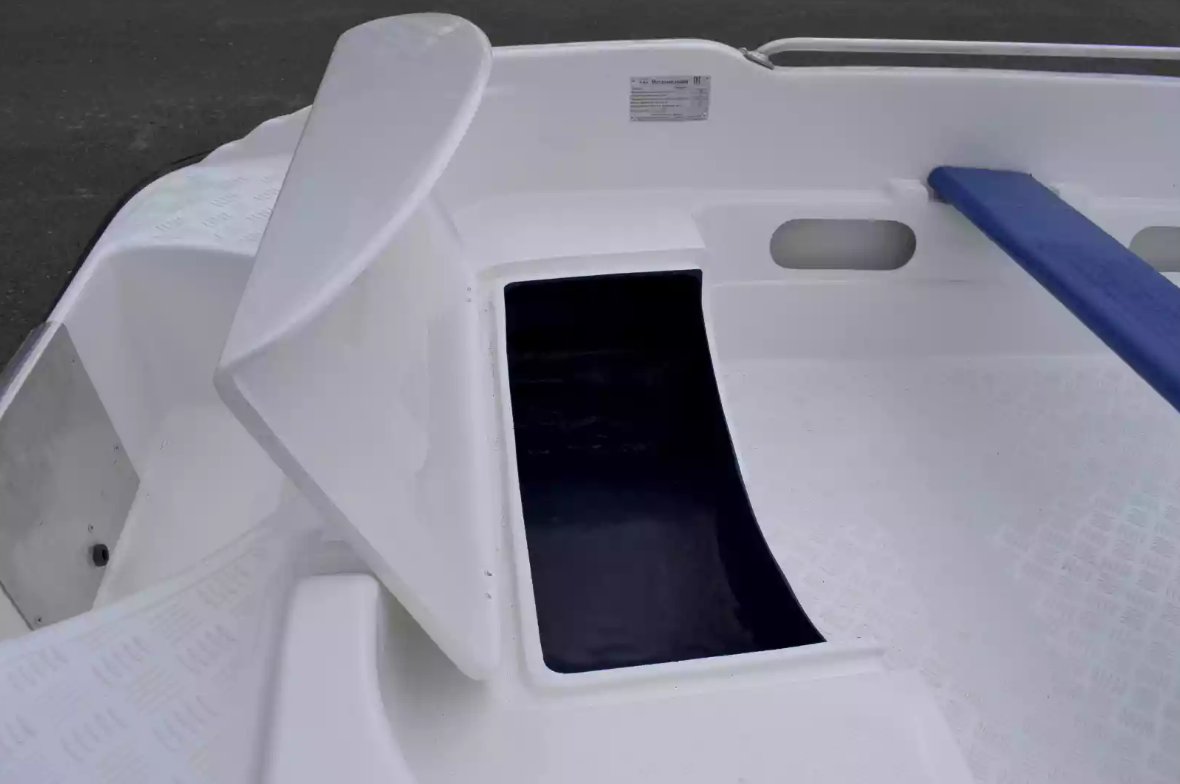 Стеклопластиковая лодка Пингвин New (тримаран) в Кемерово