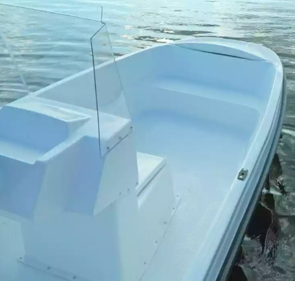 Стеклопластиковая лодка Пингвин с консолью (тримаран) в Кемерово