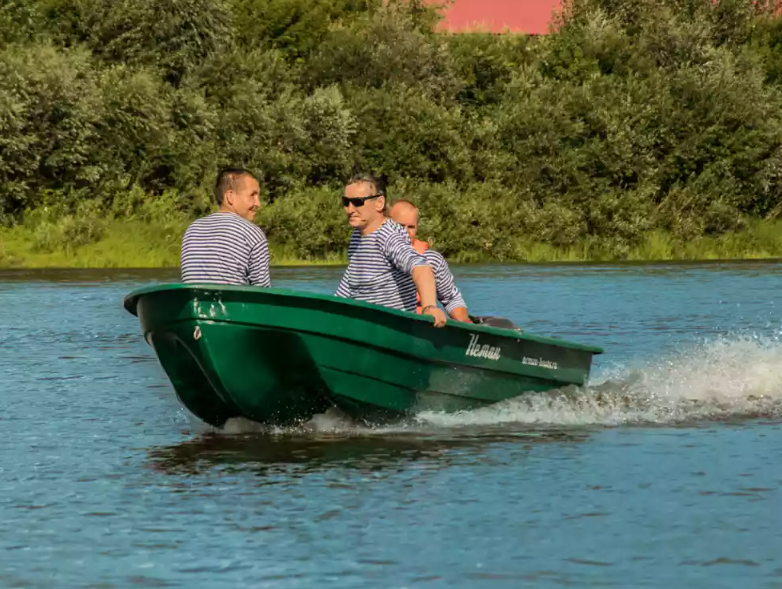 Стеклопластиковая лодка Neman-340 (тримаран) в Кемерово
