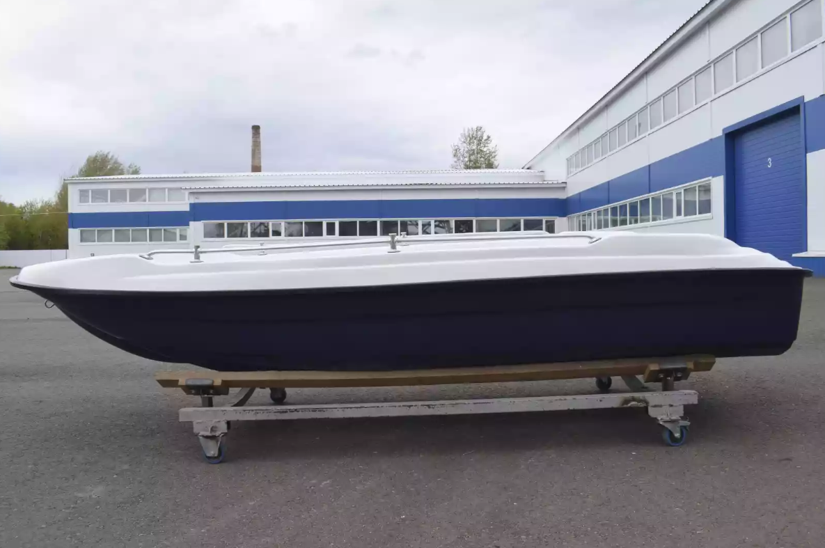 Стеклопластиковая лодка Пингвин New (тримаран) в Кемерово